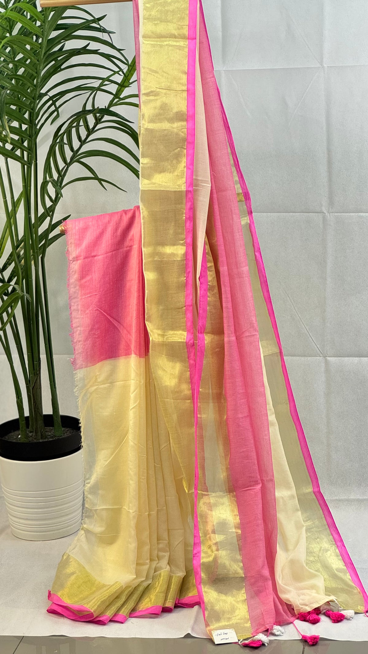 Pink Pearl-Mul Cotton saree with golden border and tassels